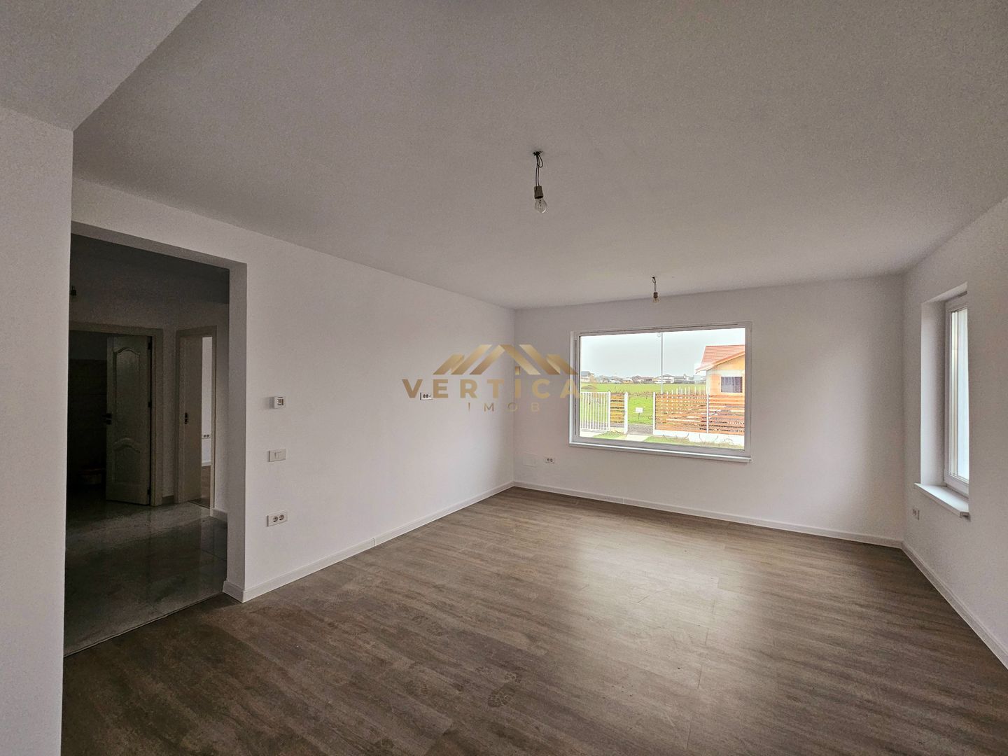 Casa pe un singur nivel cu 3 camere - com Berceni - Poză 8