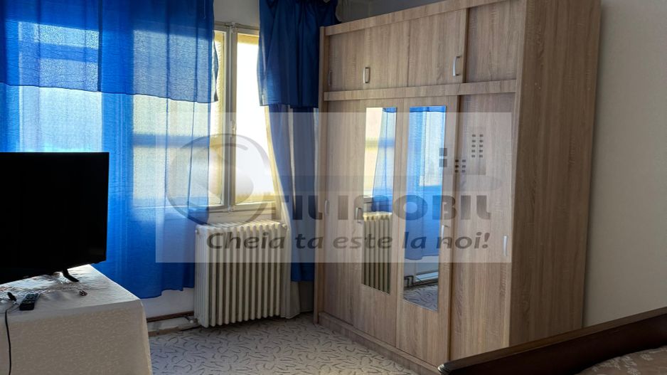 Apartament 3 camere decomandat mobilat Podul Ros 110000 euro - Poză 1