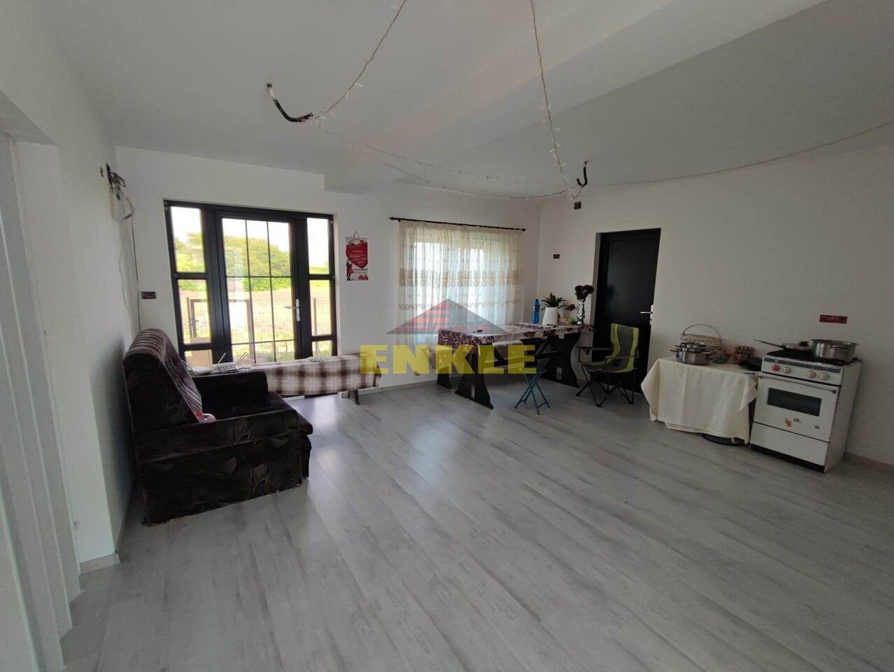 Casa de vanzare 200 mp + teren 1975 mp in Cervicesti - Poză 4