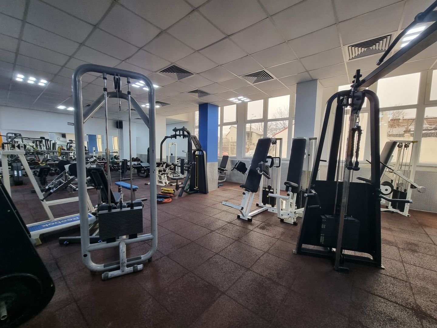 Clădire P+2+M de închiriat – spații servicii / birouri / sală sport - Poză 4