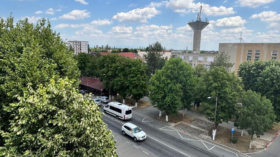 De vânzare - Apartament ultracentral, 4 camere, 132 mp, Chişineu-Criş, - Poză 2