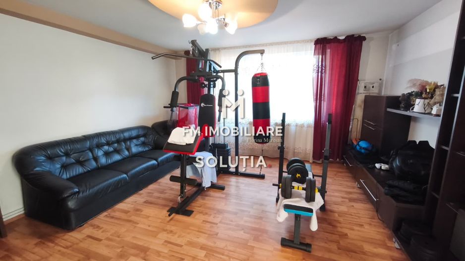 Vânzare casă cu piscină și teren 1.070 mp - Poză 6