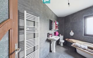 Casă 225 mp cu teren 1.482 mp în Leș - Poză 36