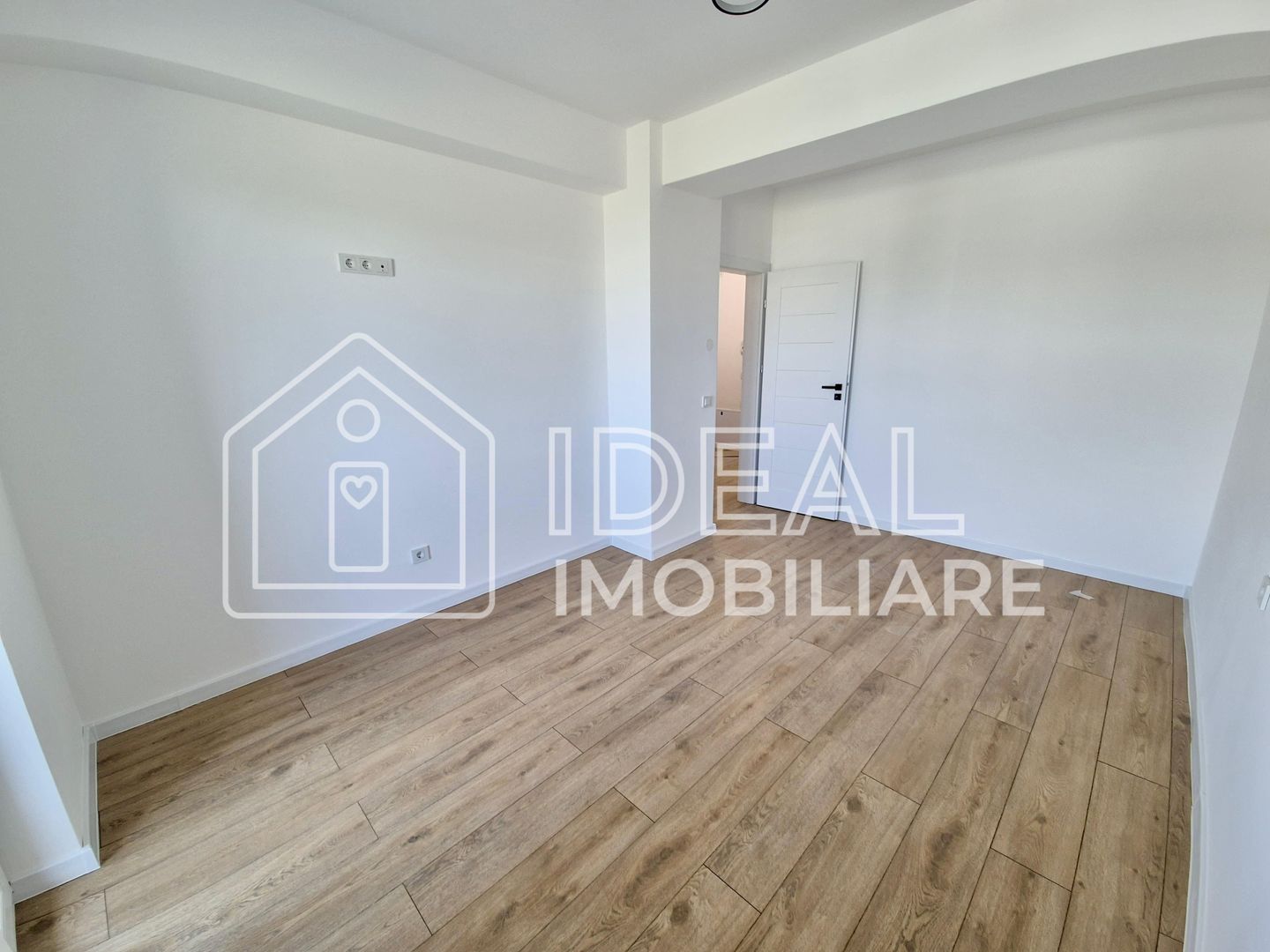 Apartament 3 camere si balcon |  Calea Surii Mici - Poză 1