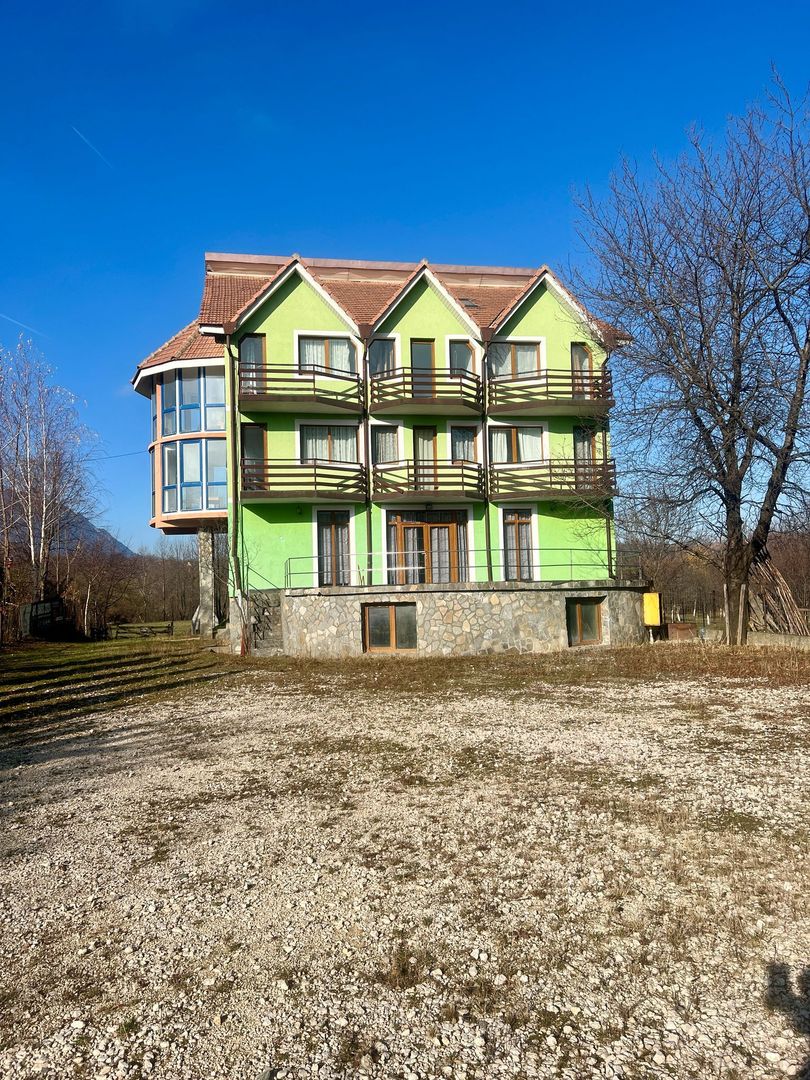 VILĂ ÎN BRAN – IDEALĂ PENTRU PENSIUNE, AZIL DE BĂTRÂNI, CENTRU MEDICAL - Poză 1