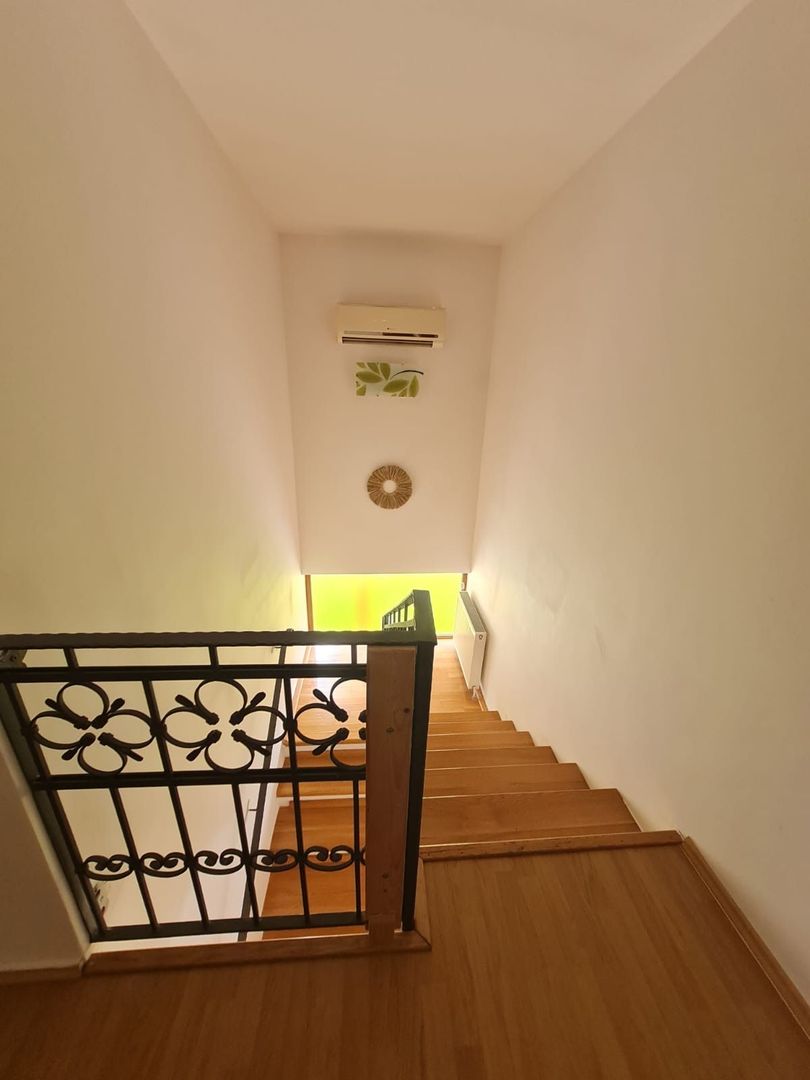 Vila spațioasă și recent renovată în Ghiroda! - Poză 20