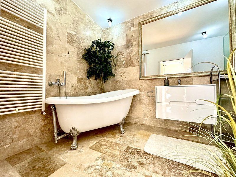 Apartament elegant -curte proprie - garaj - Poză 11