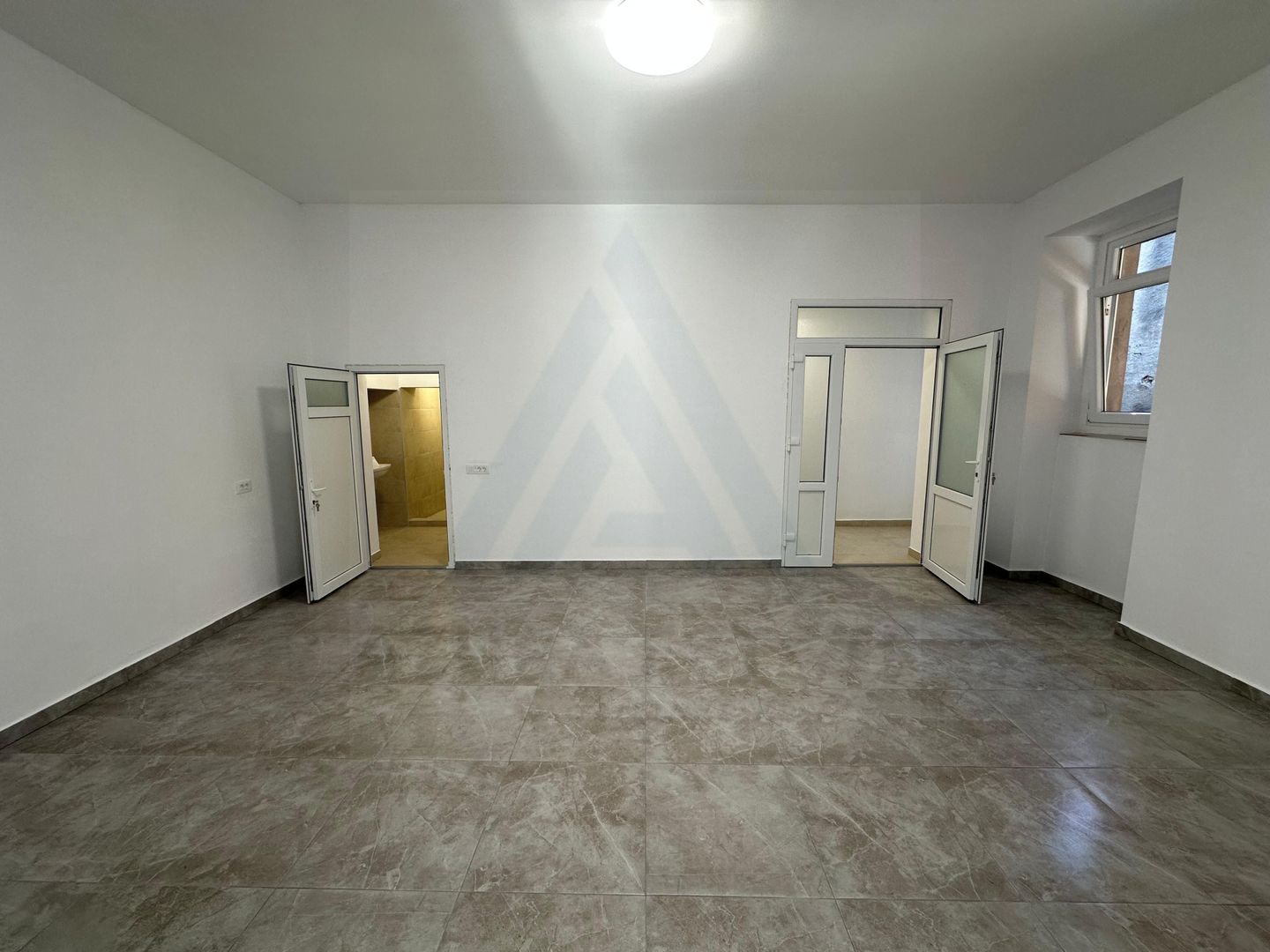 Spatiu comercial 86,8 mp utili vitrina stradala zona Ultracentrala - Poză 5