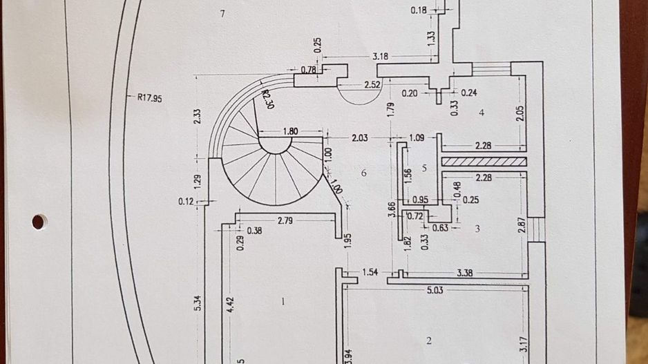 Imobil cu 8 camere, terasă de 60 mp, situat în centrul orașului - Poză 14