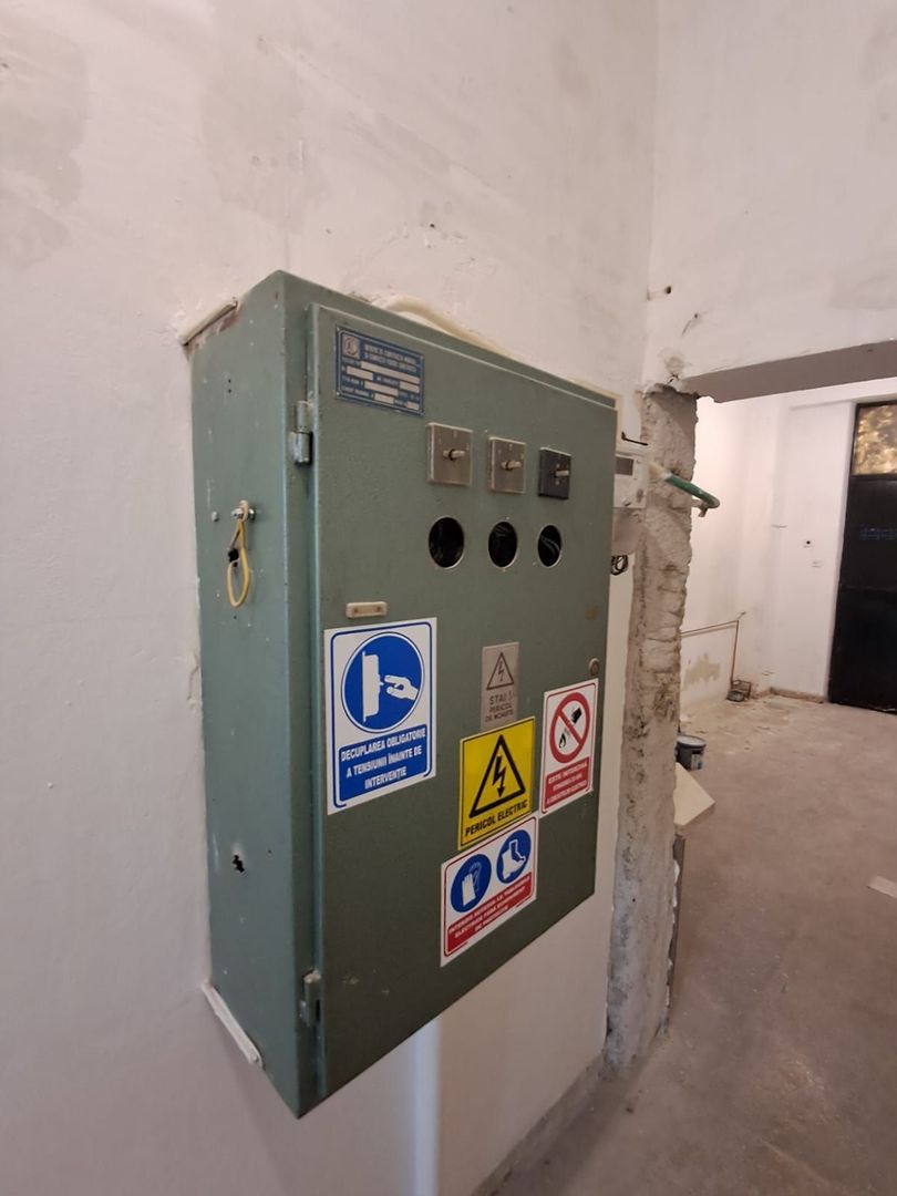 Spatiu comercial vitrina de 20 M - Metrou Eroii Revolutiei S143 - Poză 17