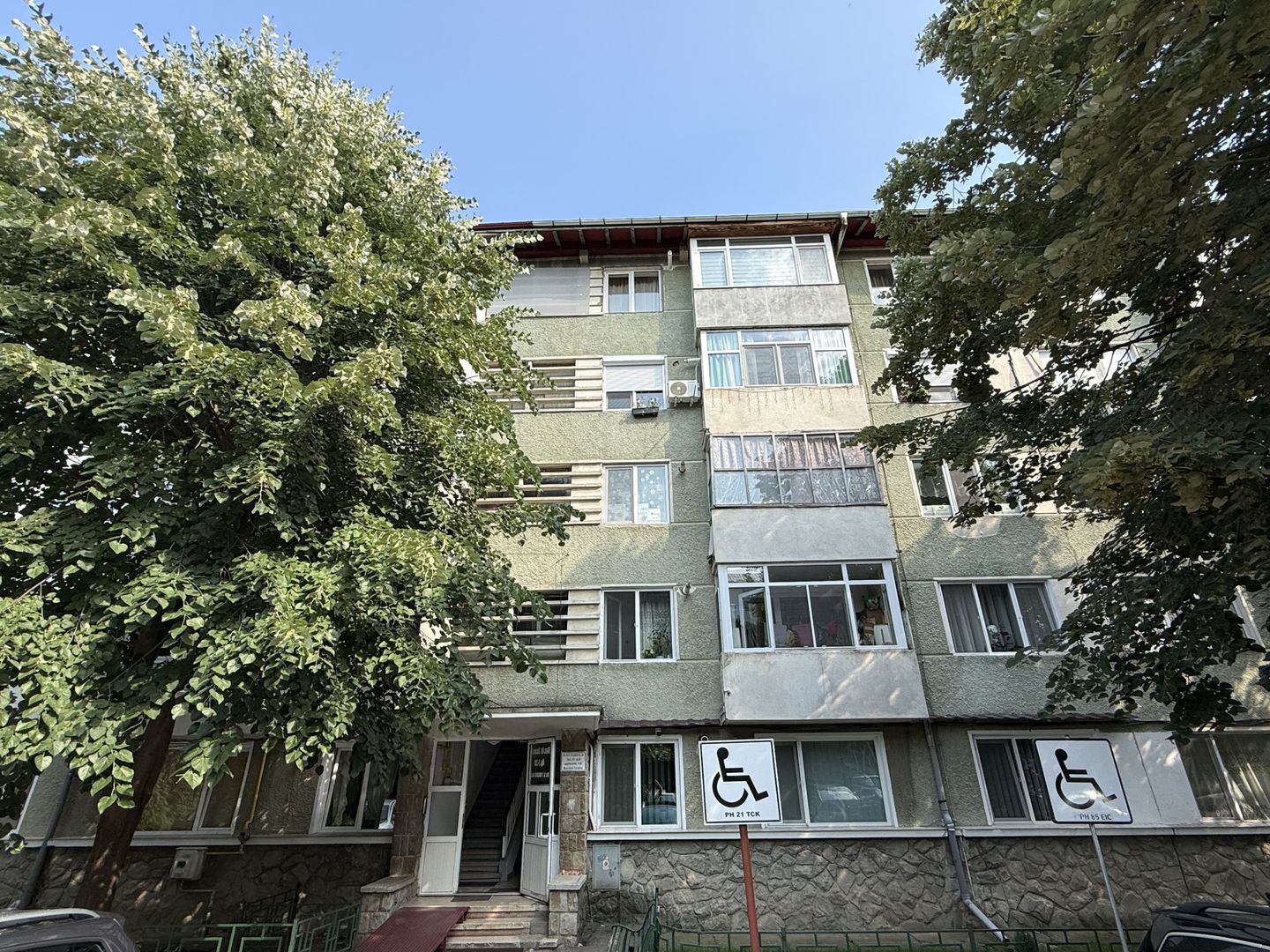 Apartament 3 cam modern complet renovat - mobilat Campina- central - Poză 18