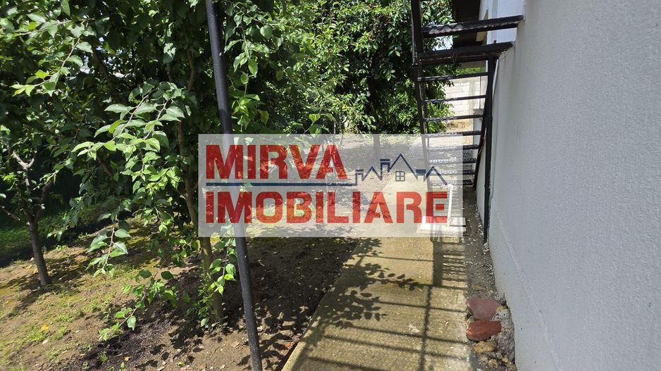 🏡 Casă renovată cu 6 camere, teren 557 mp – Berceni, Prahova - Poză 12