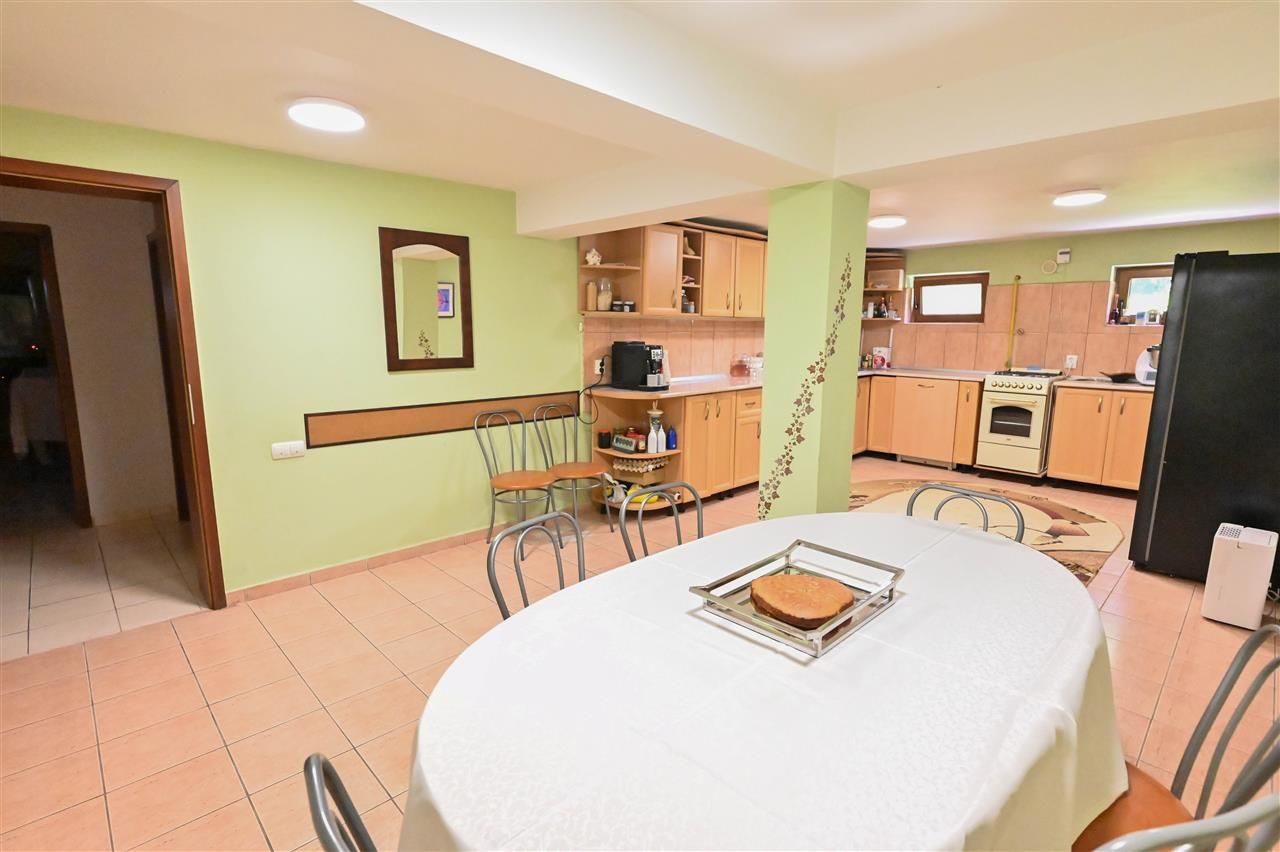 Vila cu 1.500 mp teren, gradina amenajata, linistita zonare,  Halchiu, Brasov - Poză 35