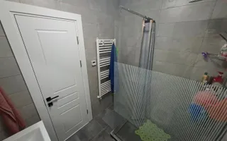 3 camere  bloc nou, 80 mp utili , balcon de 20 m - Poză 16