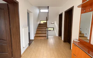 Casă tip duplex cu 5 camere, 2 băi, terasă și 4 locuri de parcare - Poză 13