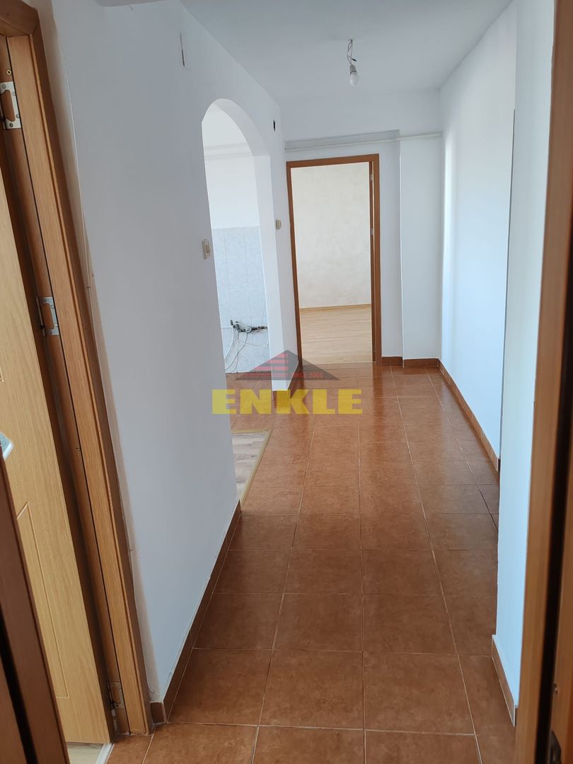 De vanzare apartament cu 3 camere, zona Aleea Nucului - Poză 1