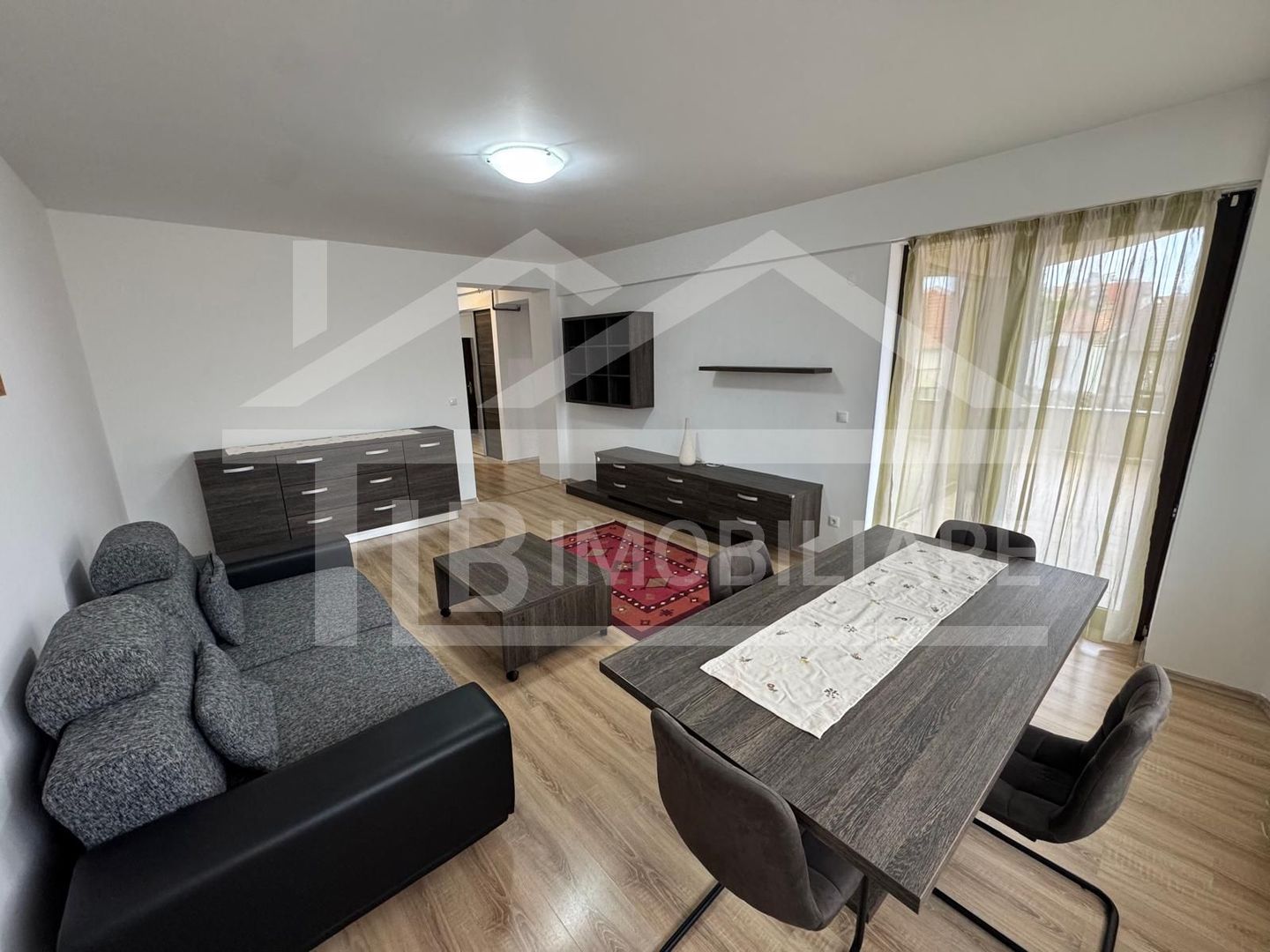 Apartament cu 2 camere, 65mp, terasa, parcare, Zona Centrala - Poză 1