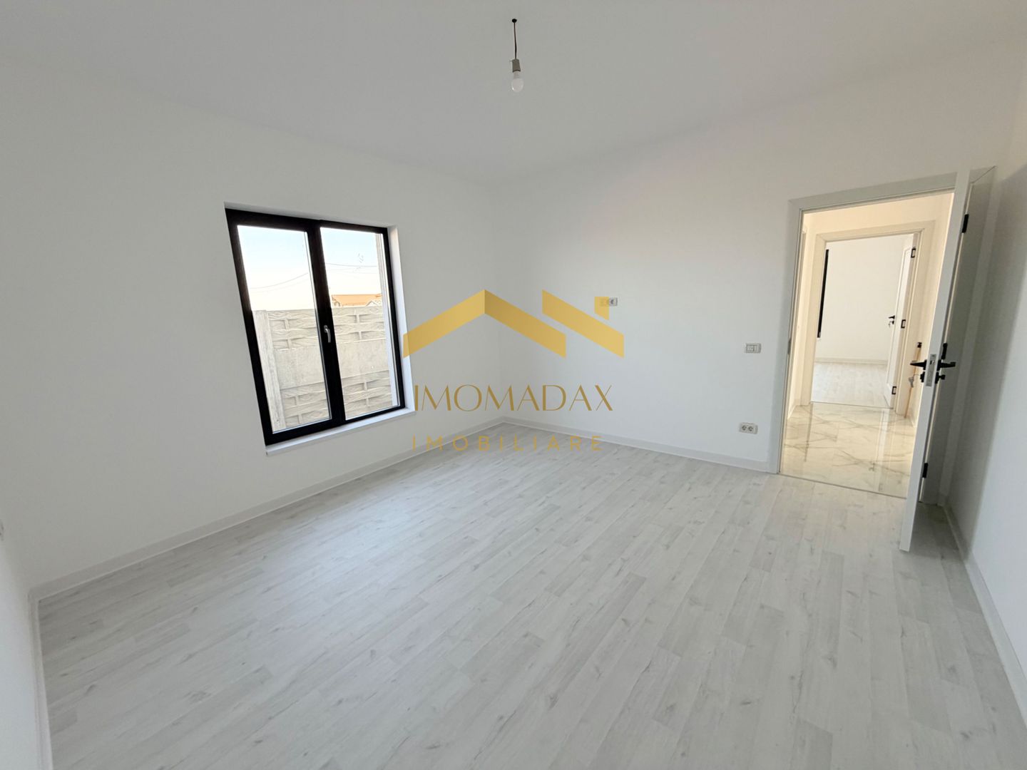 -Casa Individuala - Parter - 4 camere - - Poză 10