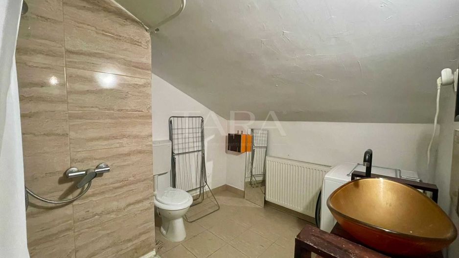 Apartament tip casă, două niveluri, zonă centrală, curte interioară. - Poză 4