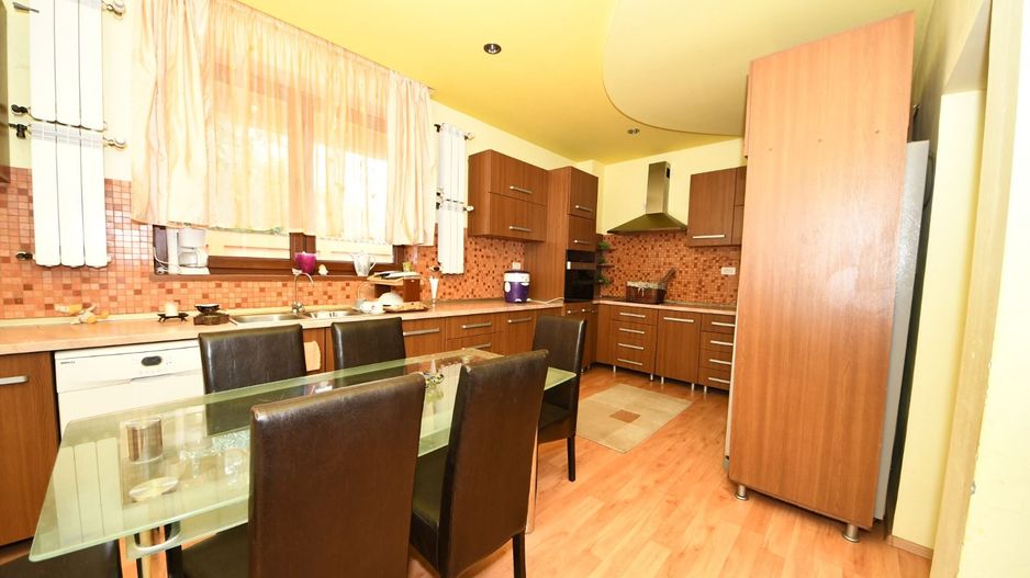 Vila spatioasa, constructie solida, zona micro 17 – Galati - Poză 20