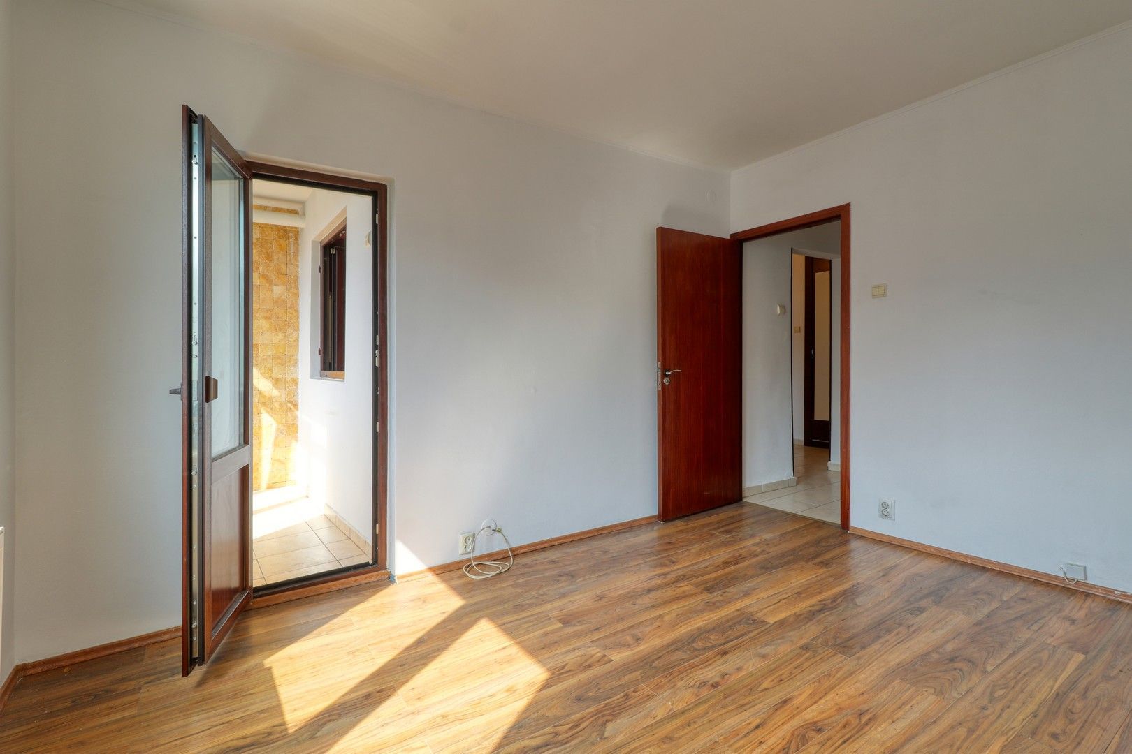Oportunitate! Apartamanent de 3 camere- 70 mp, comision 0% - Poză 2