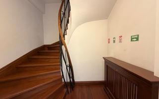 Vilă spectaculoasă cu arhitectură tradițională - Poză 8