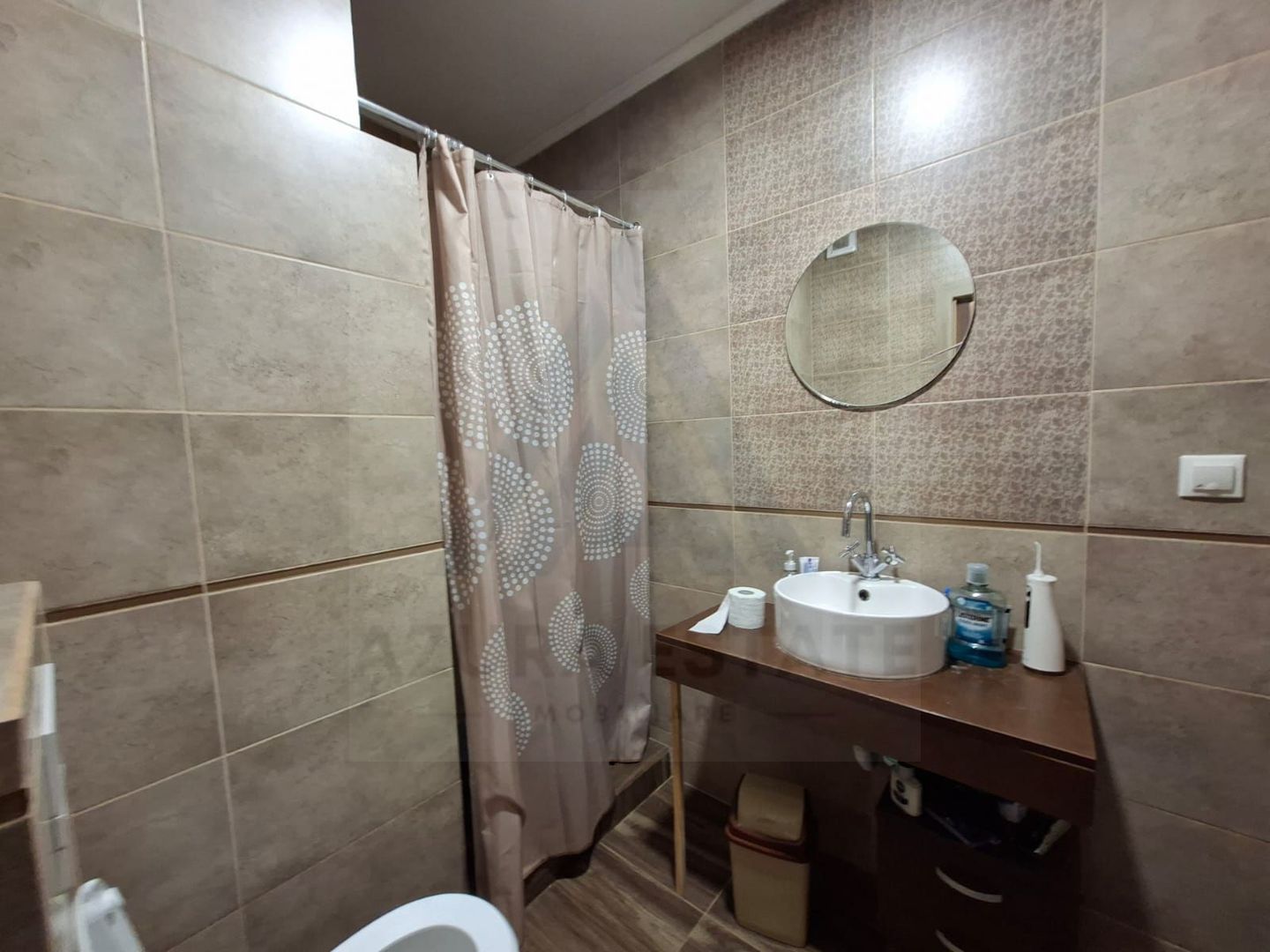 Apartament modern 3 camere 2 bai si 2 locuri de parcare in Selimbar - Poză 8
