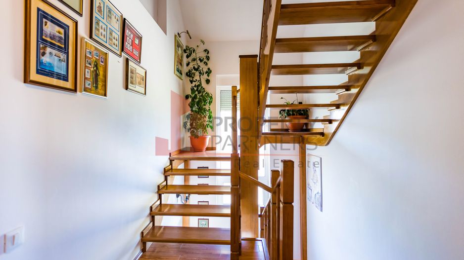 Vilă 340 mp Bran | Teren 5500 mp | 6 dormitoare cu băi proprii - Poză 15