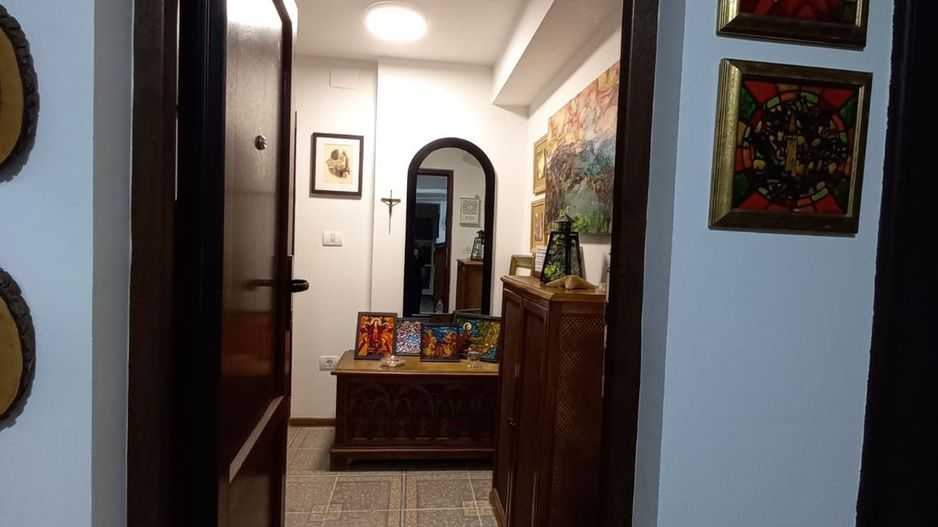 Apartament central la demisol înalt - Poză 7