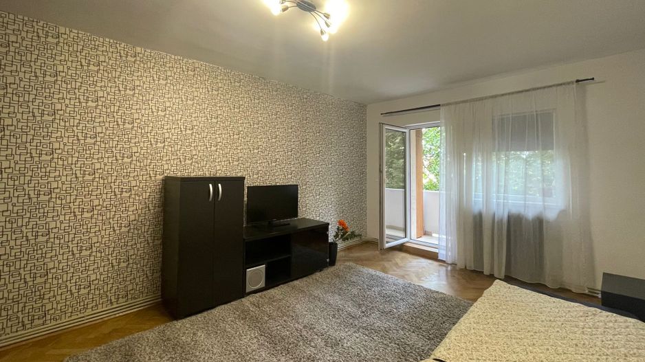Apartament 3 camere decomandate ,  zona Titulescu! - Poză 1