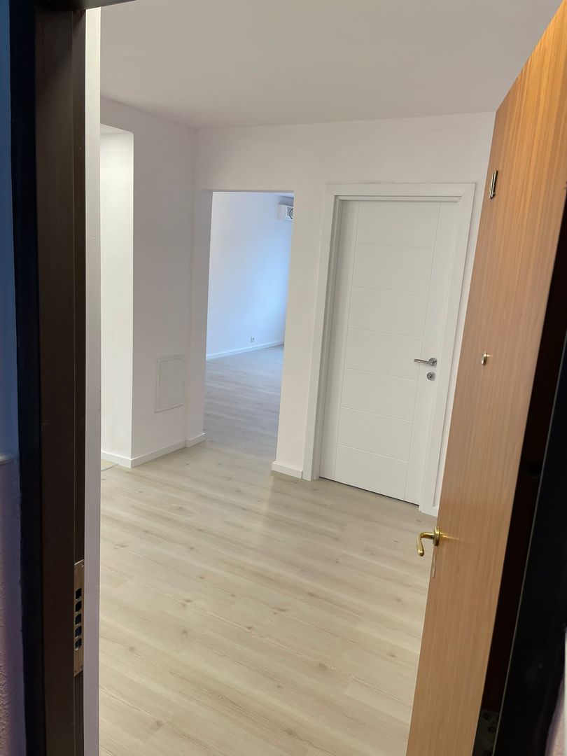 Inchireiz ap 4 camere zona Margeanului sect 5 buc  ! partial mobilat - Poză 1