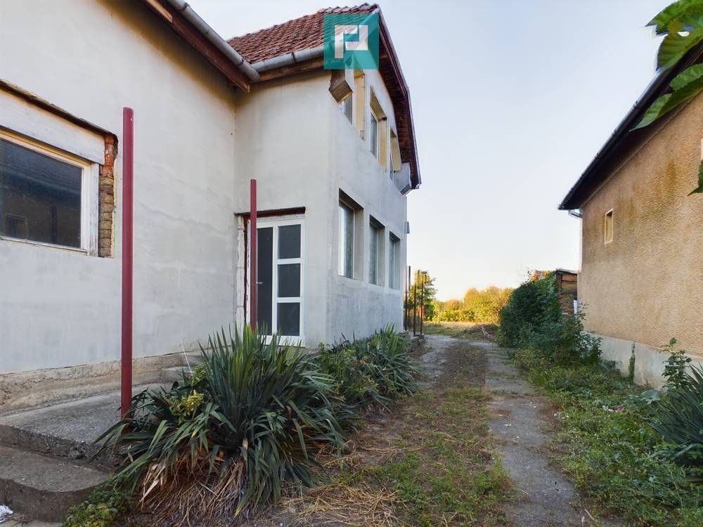 Casă/vilă cu 6 camere în Curtici - Poză 4