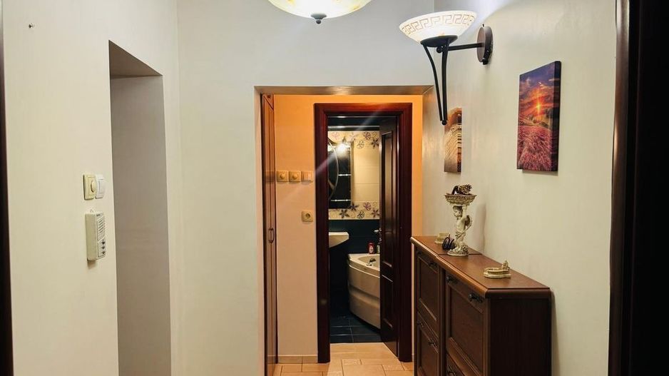Închiriere Apartament 2 camere, vedere Palatul Parlamentului - Poză 5