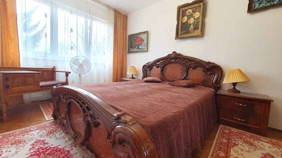 Apartament luminos cu vedere spre biserică, într-un cartier verde și liniștit. - Poză 19