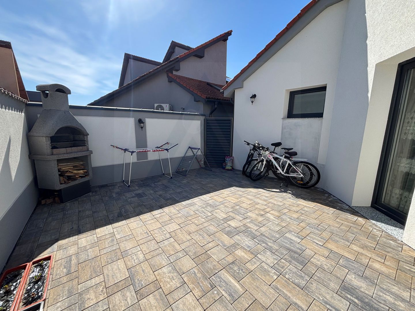 Casa individuala ultrafinisata 200 mp utili si teren 462 mp  Selimbar - Poză 5