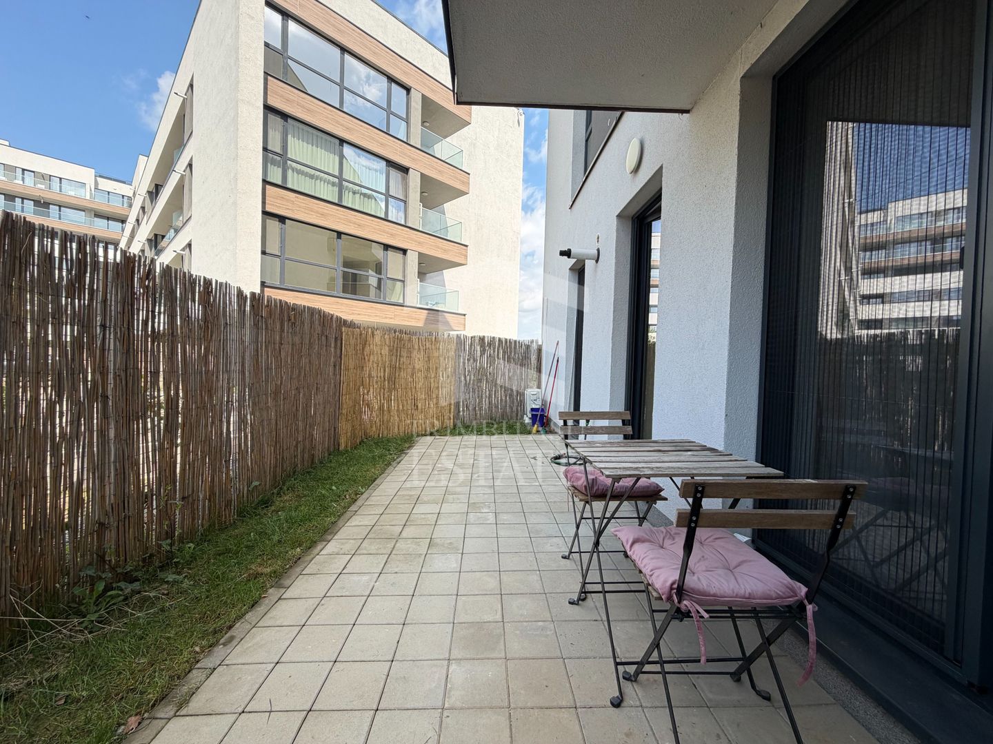 CHITILA - Atria Urban | Chirie 2 Camere cu Curte + Piscina | Parcare - Poză 3
