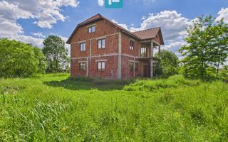 Casă la roșu, P+1, în localitatea Beliu, Arad - Poză 1