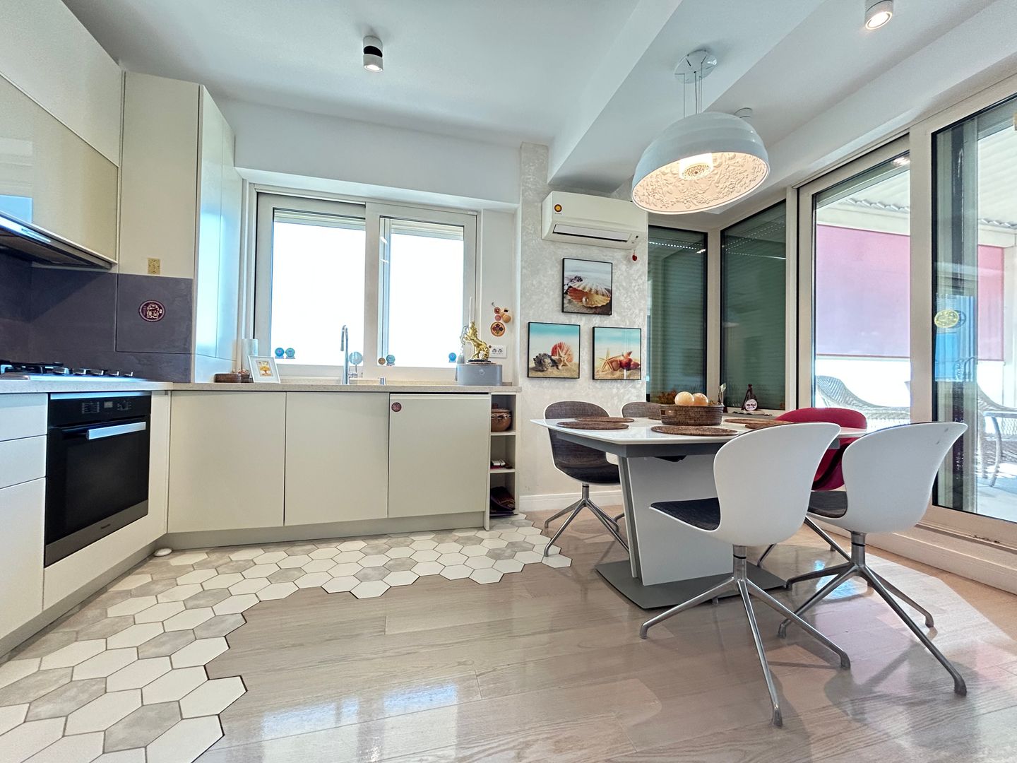 Penthouse 3 Camere Summerland | Vedere Mare și Lac | Dotări Premium - Poză 12