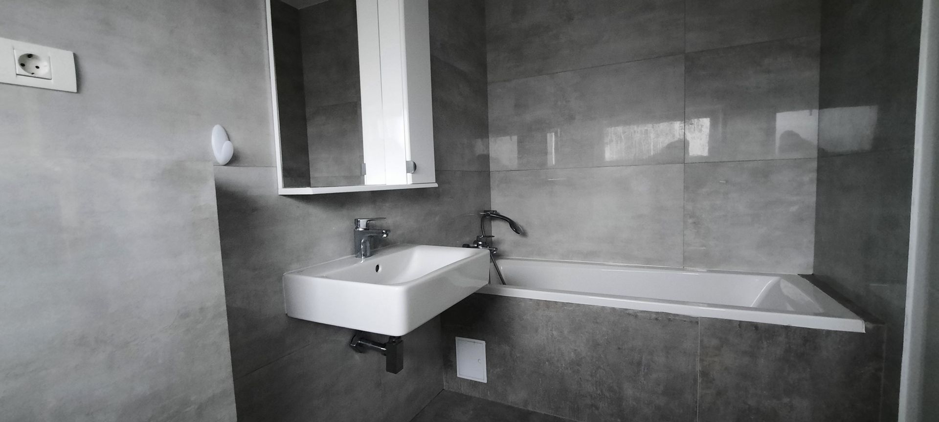 Locuinta cu 3 camere, curte si 2 locuri de parcare - Poză 13