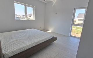 Duplex spatios cu garaj si pereti dublii - Poză 10