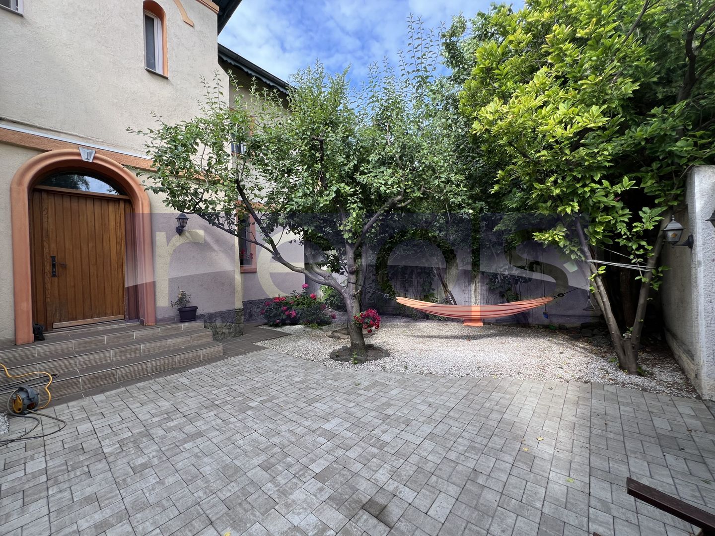 VANZARE 3 CAMERE | PARTER CASA INTERBELICA | 2 CURTI PROPRII | ZONA BELVEDERE - Poză 1