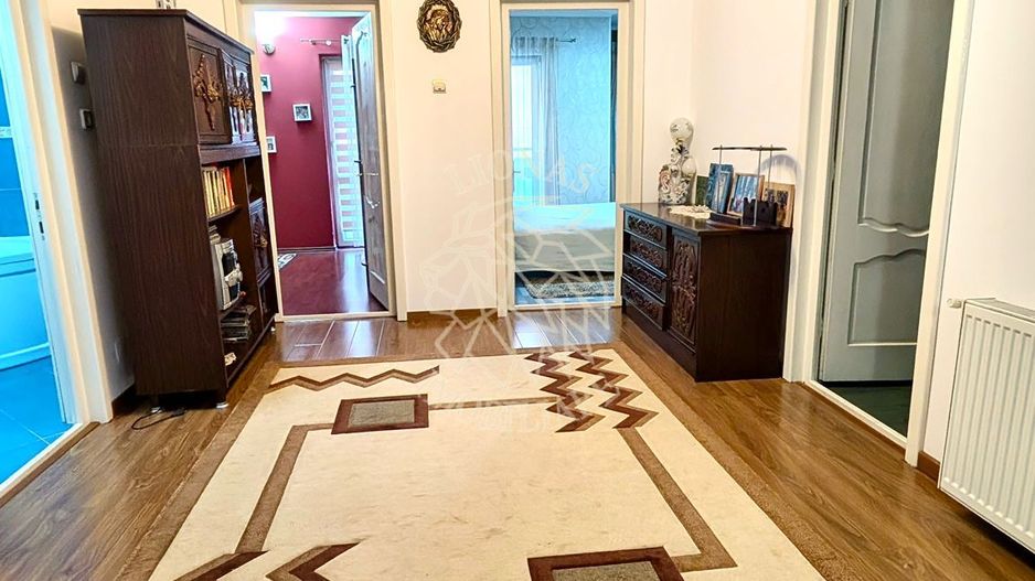 Casa 6 camere 244 mp+ Spatiu Comercial- teren 500 mp-Zona Han - Poză 6