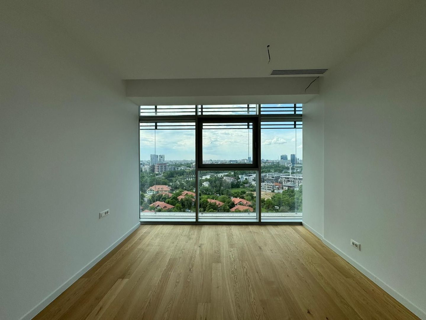 PENTHOUSE SPECTACULOS UpSite || 1.800.00+TVA || boxa si loc de parcare incluse - Poză 9