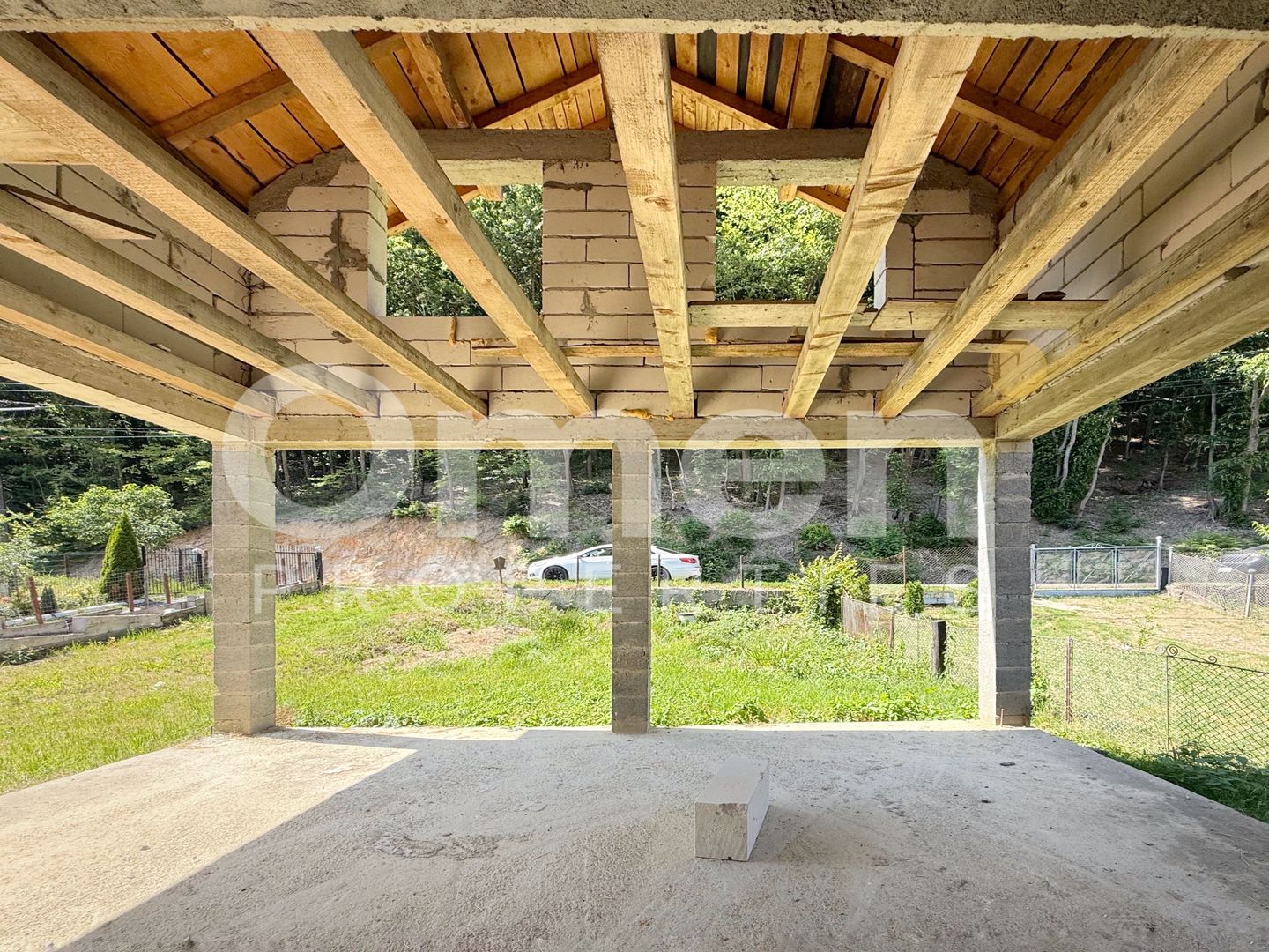 Casa la rosu de 304 mp utili, in Baita,Maramure-colț de rai într-o zonă retrasă - Poză 3