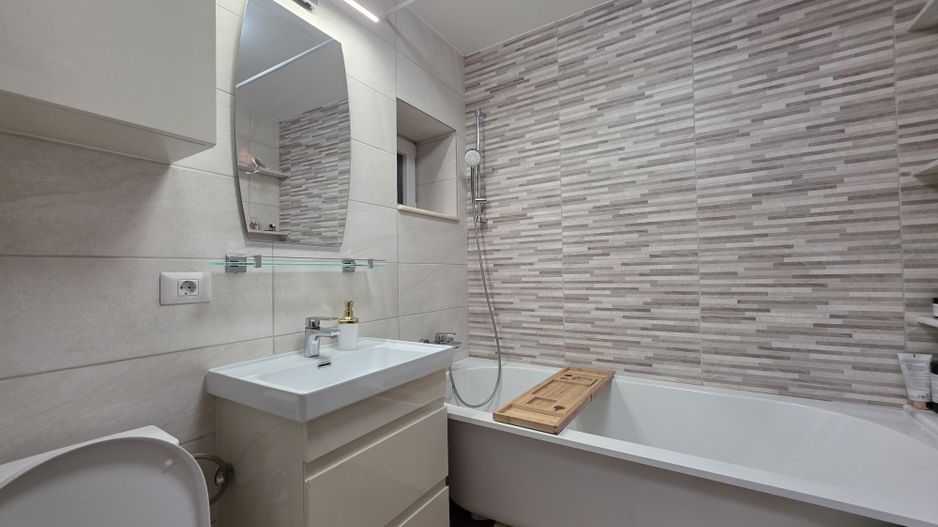 Renovat Top! Apartament 3 camere Teiul Doamnei - Poză 12