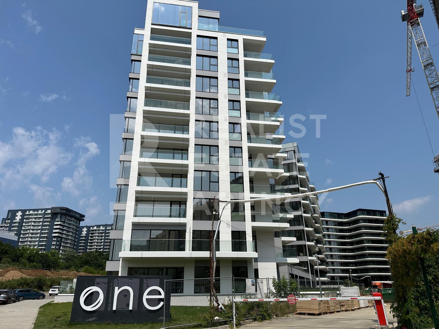 Vânzare, apartament 2 camere, cu vedere spre lac, One Lake Club - Poză 1