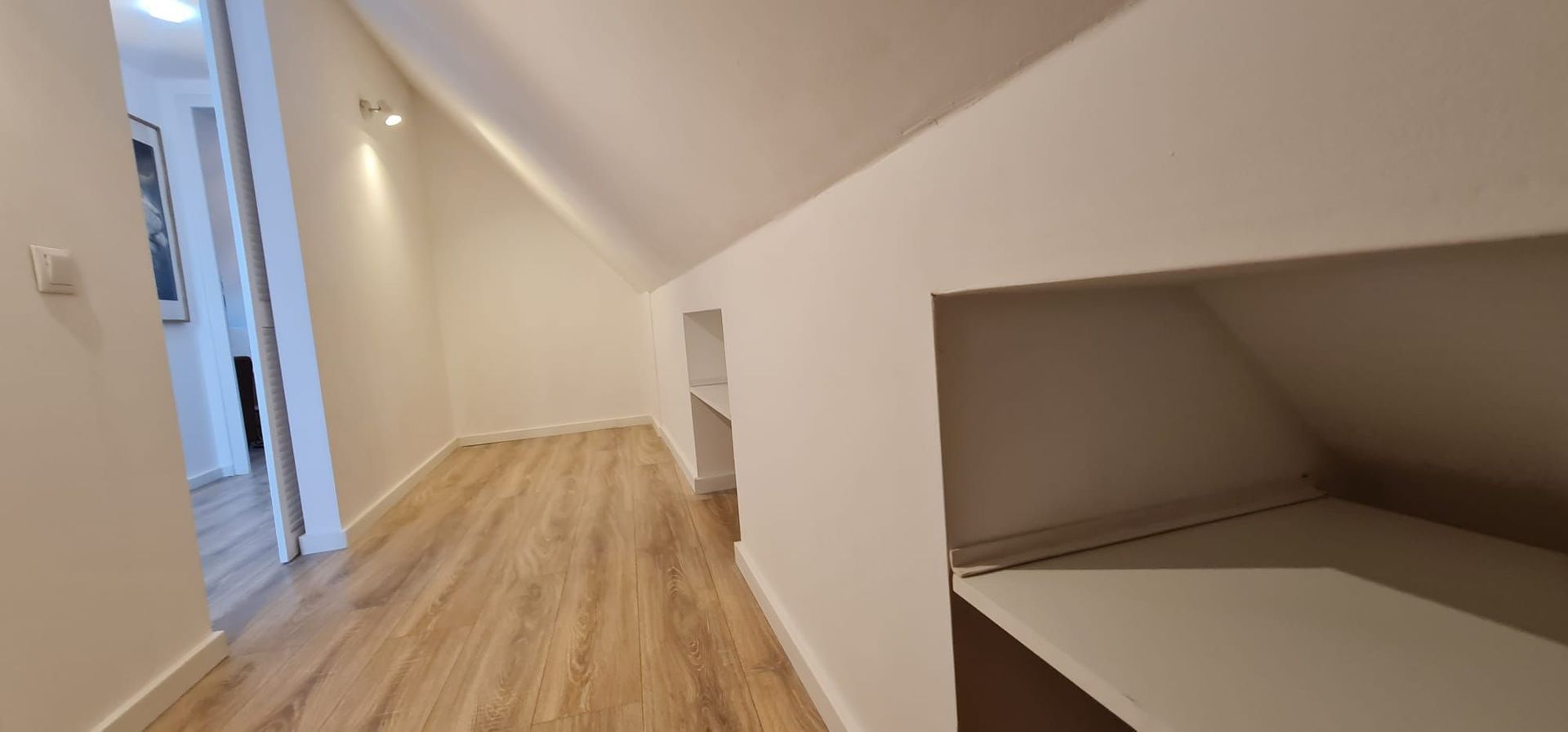 Vila spațioasă și elegantă de vânzare la intrarea în cartierul Turnișo - Poză 9