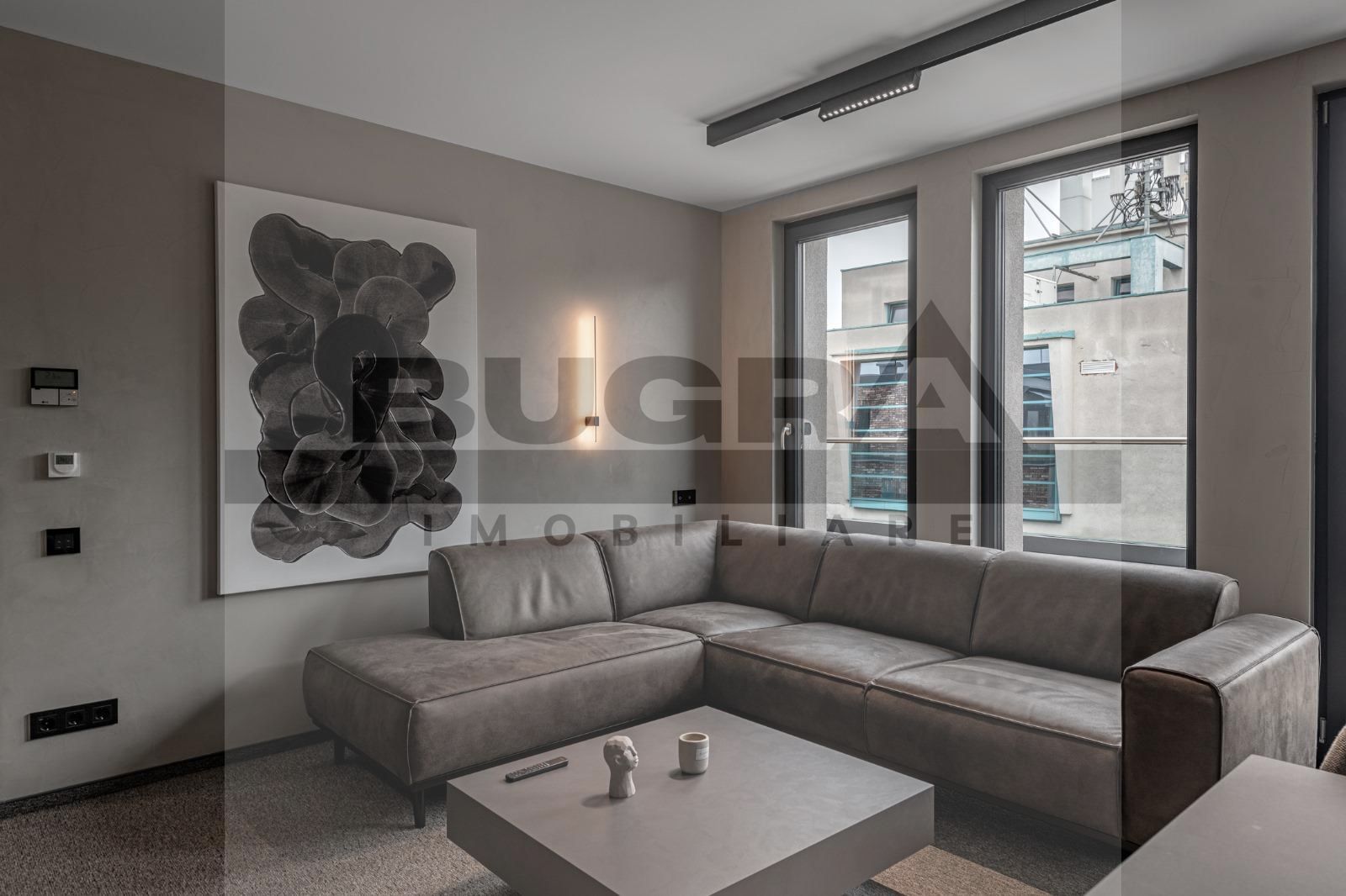 Apartament ultrafinisat la cheie, zona centrala - Poză 2
