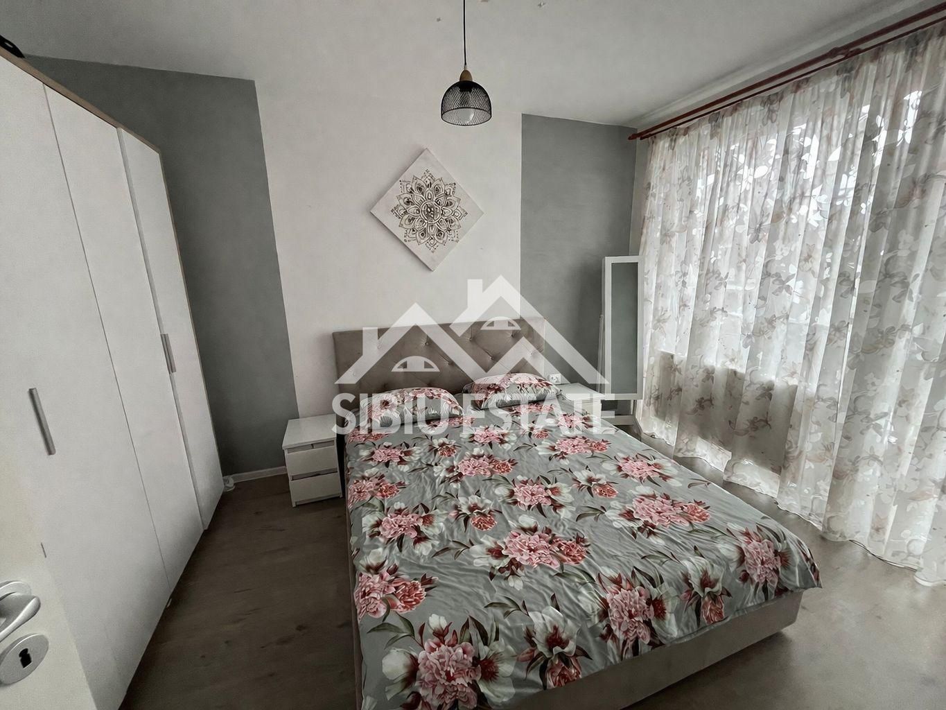 Casa cvadruplex de vanzare 4 camere, curte proprie - Poză 5