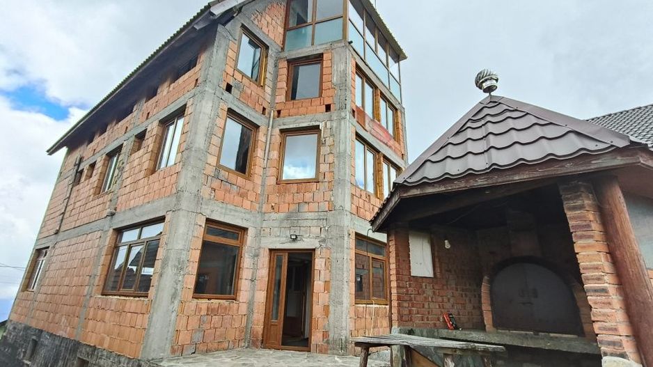 Pensiune de vânzare în Rânca – oportunitate rară lângă pârtia M1 - Poză 8